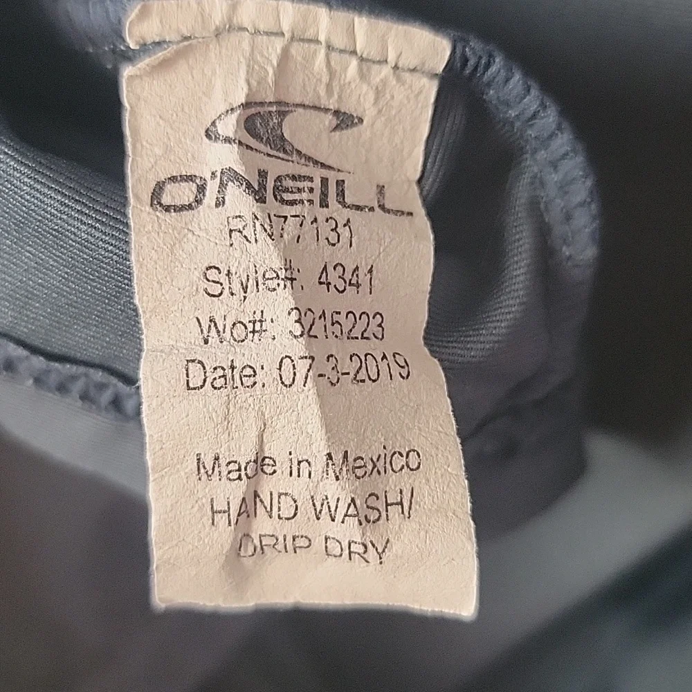 O'NEILL Unisex Gray UV Protection Long‎ Sleeve Rash Guard Activewear Beach Shirt